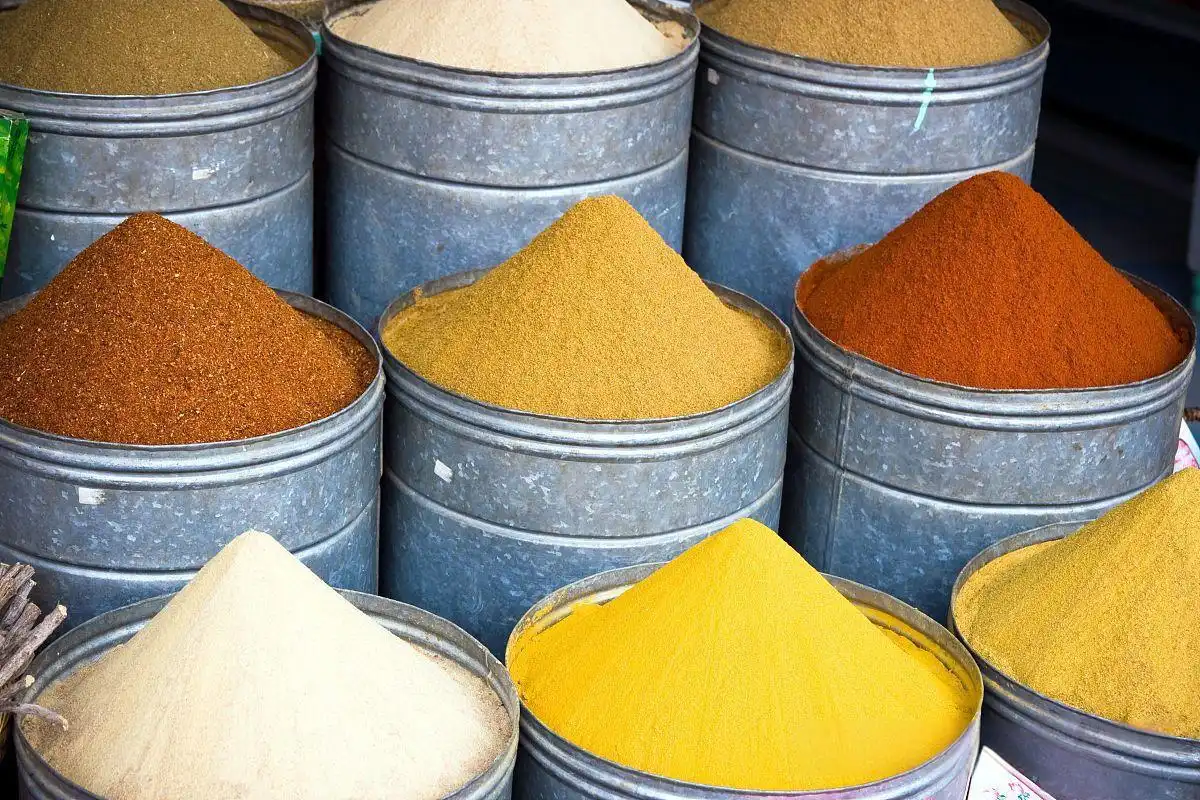 How does Industry Grade Polyaluminum Chloride improve water clarity?