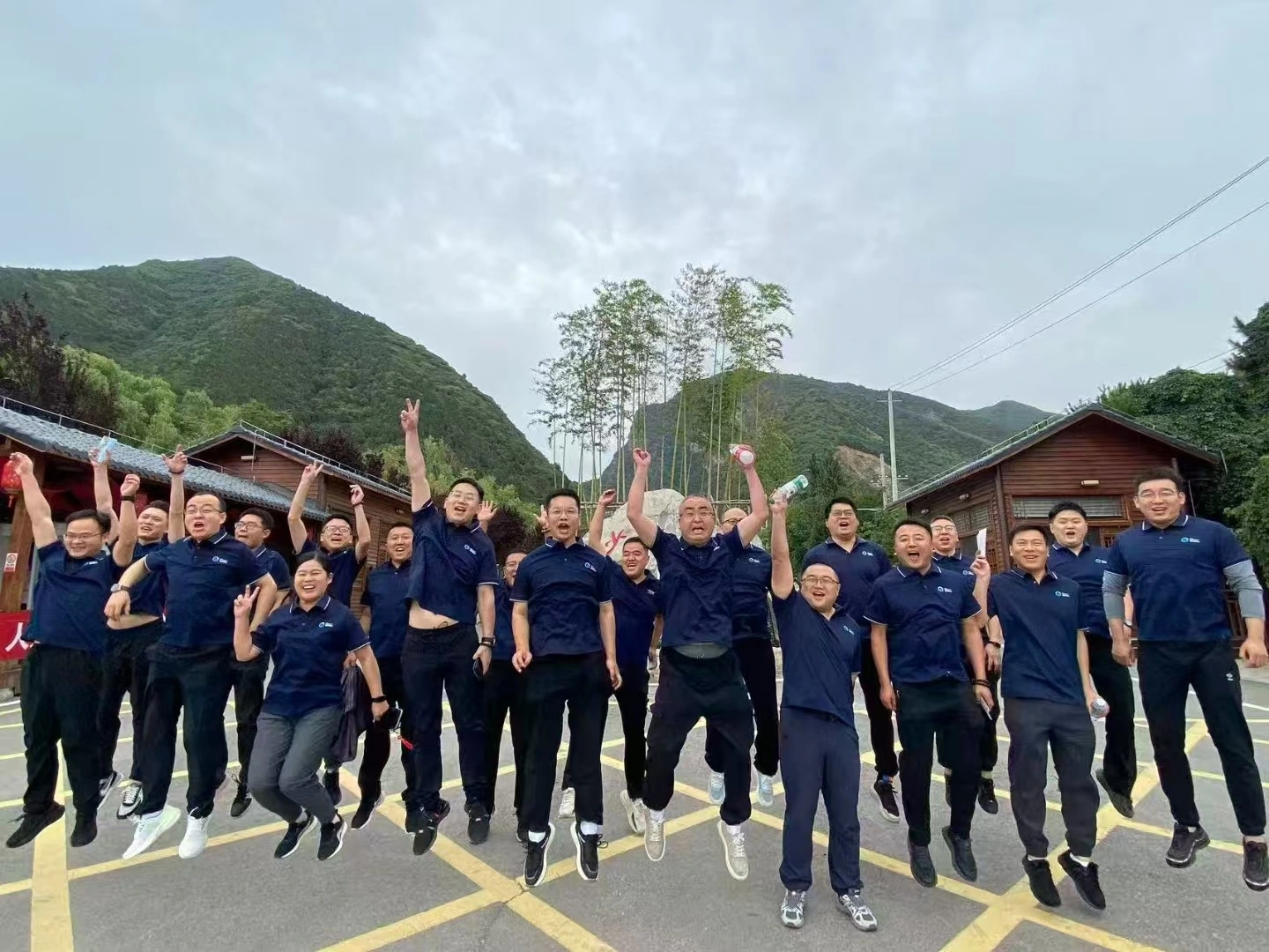 Putai sales team held a team-building activity at Shaohua Mountain.